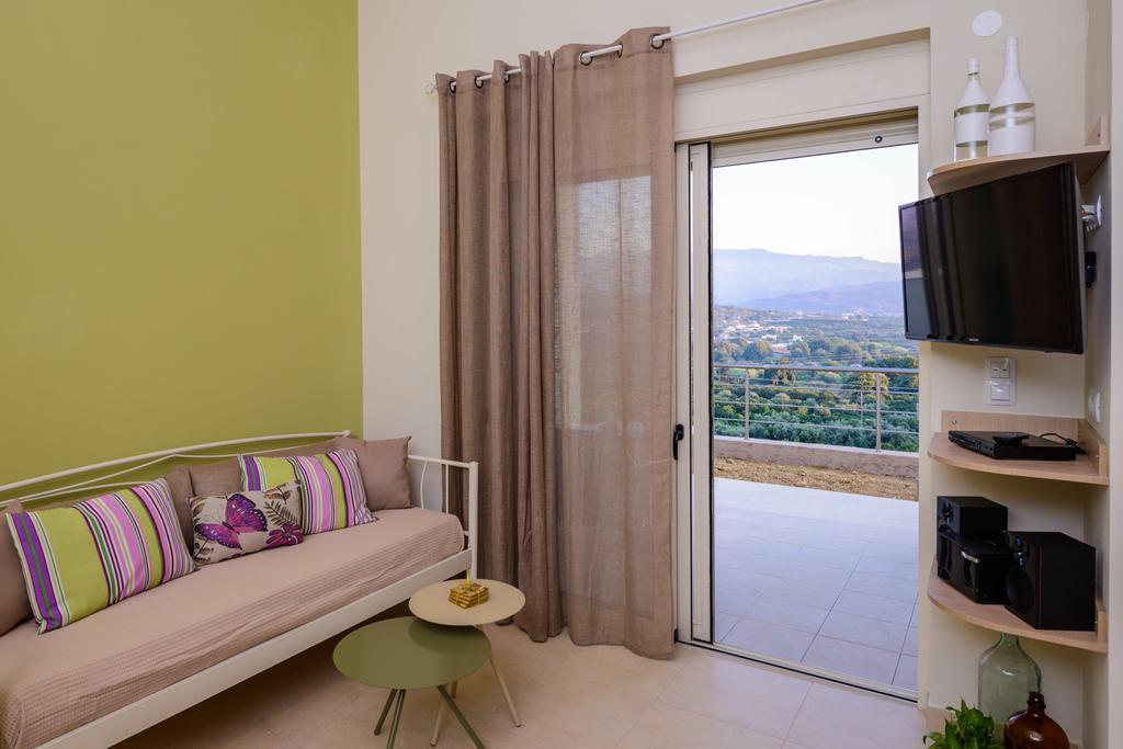 Aksos Suites Accessible Accommodation Agia  Стая снимка